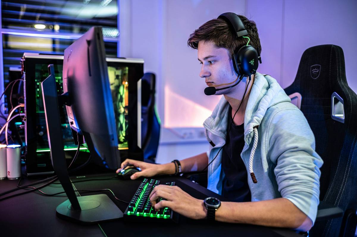 competitive mobile games 2026: The Real Edge in Skill-Based Mobile Esports