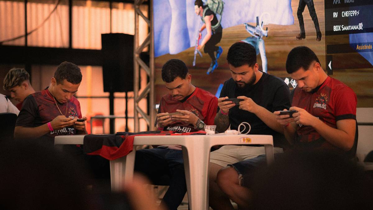 competitive mobile games 2025 pro player using custom controller setup and analyzing match replay data