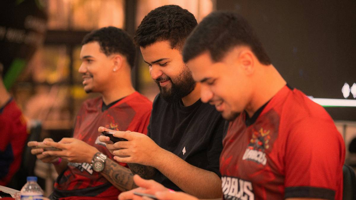 Player withdrawing earnings from competitive mobile games for money app
